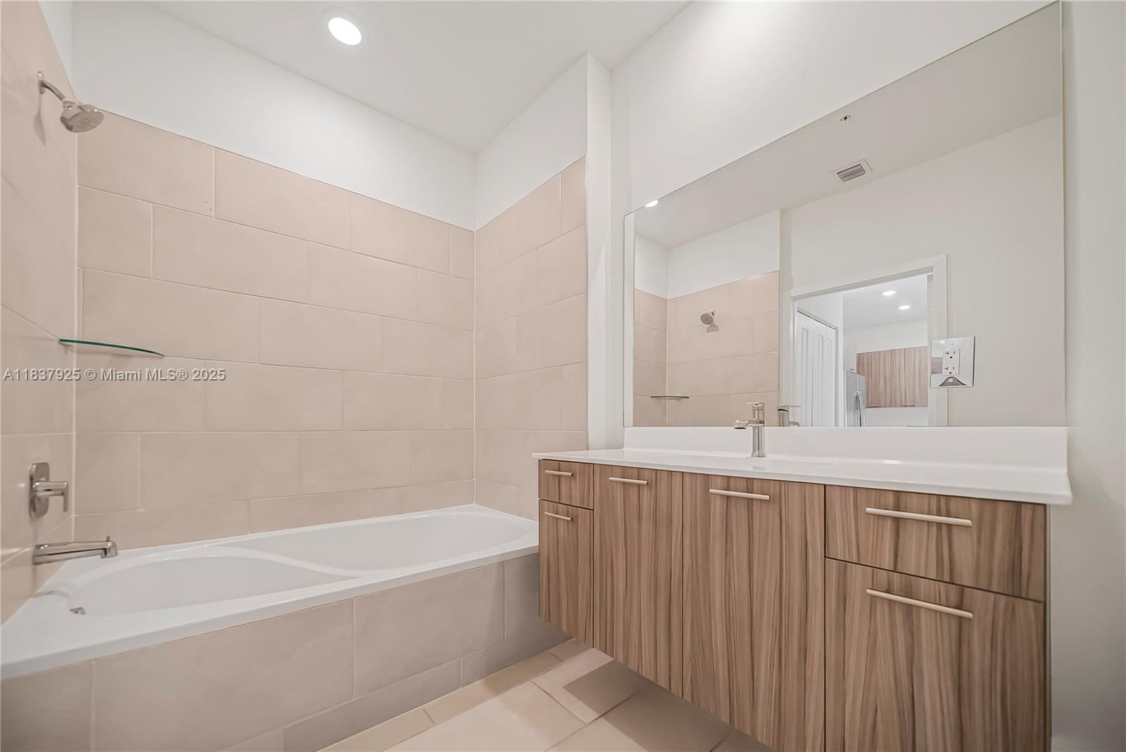 Real estate property located at 8265 41st St C-307, Miami-dade, Downtown Doral South Phas, Doral, FL
