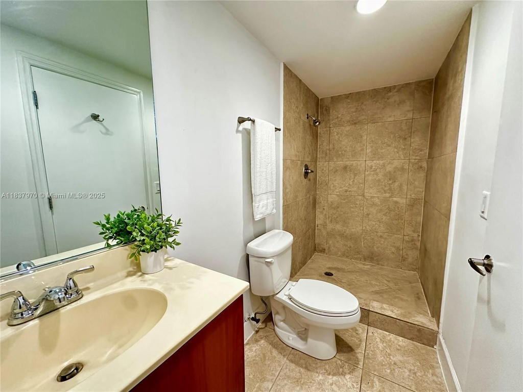 Real estate property located at 7501 Treasure Dr #1P, Miami-dade, Treasures On The Bay Ii C, North Bay Village, FL