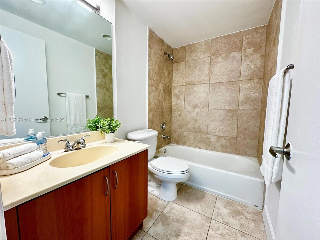 Real estate property located at 7501 Treasure Dr #1P, Miami-dade, Treasures On The Bay Ii C, North Bay Village, FL
