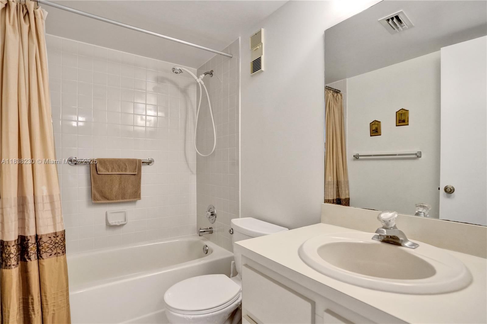 Real estate property located at 2215 Cypress Island Dr #707, Broward, Cypress Bend Condominium, Pompano Beach, FL