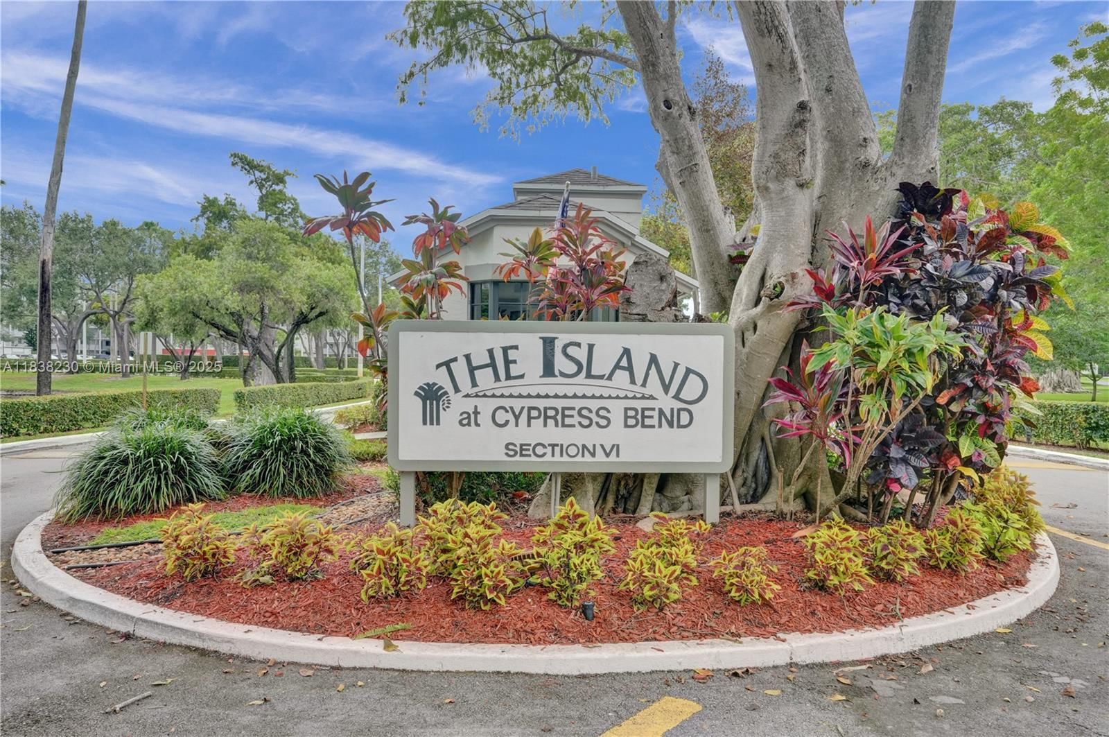 Real estate property located at 2215 Cypress Island Dr #707, Broward, Cypress Bend Condominium, Pompano Beach, FL