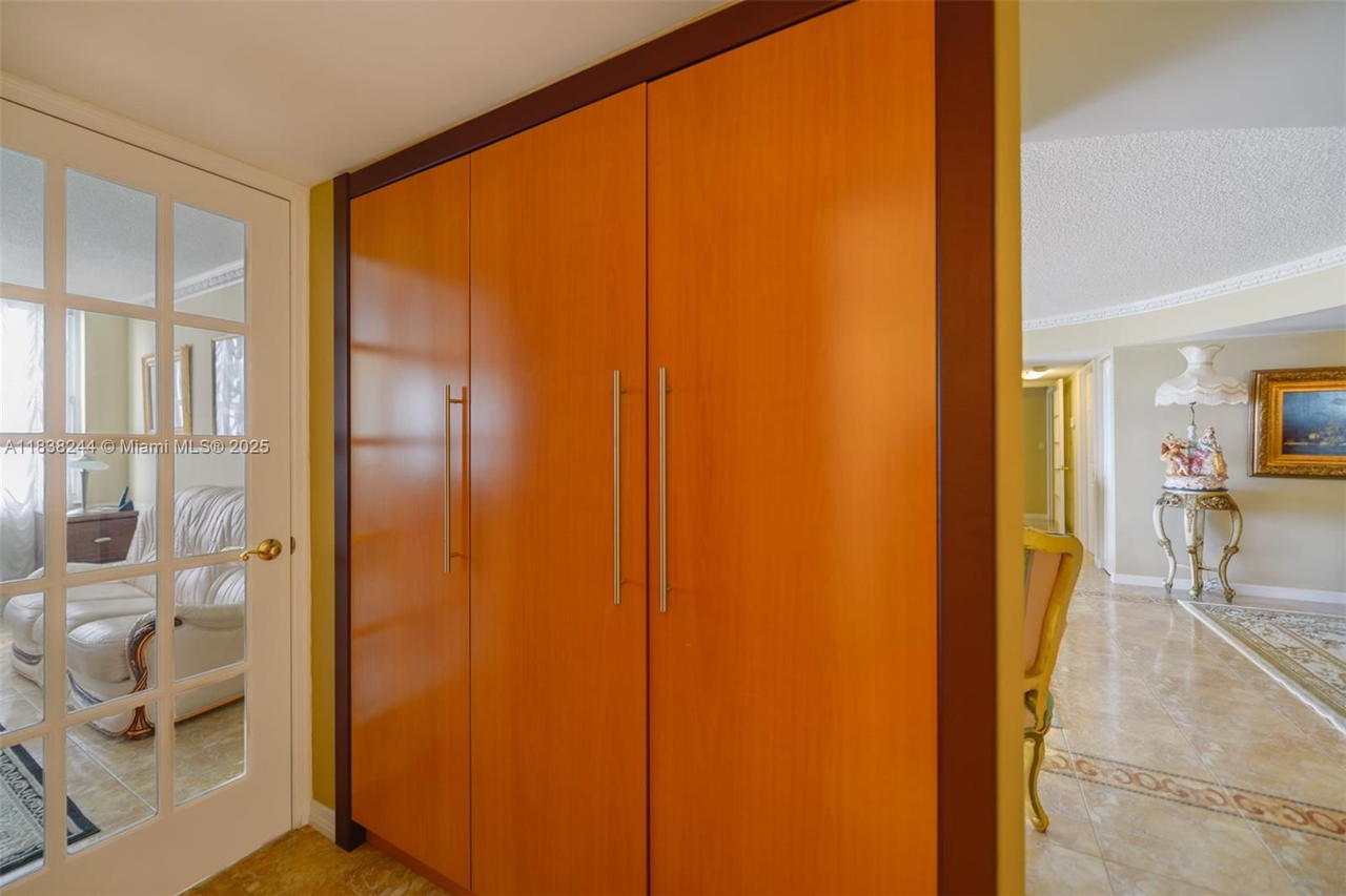 Real estate property located at 2751 Ocean Dr #1707S, Broward, Aquarius Condo, Hollywood, FL