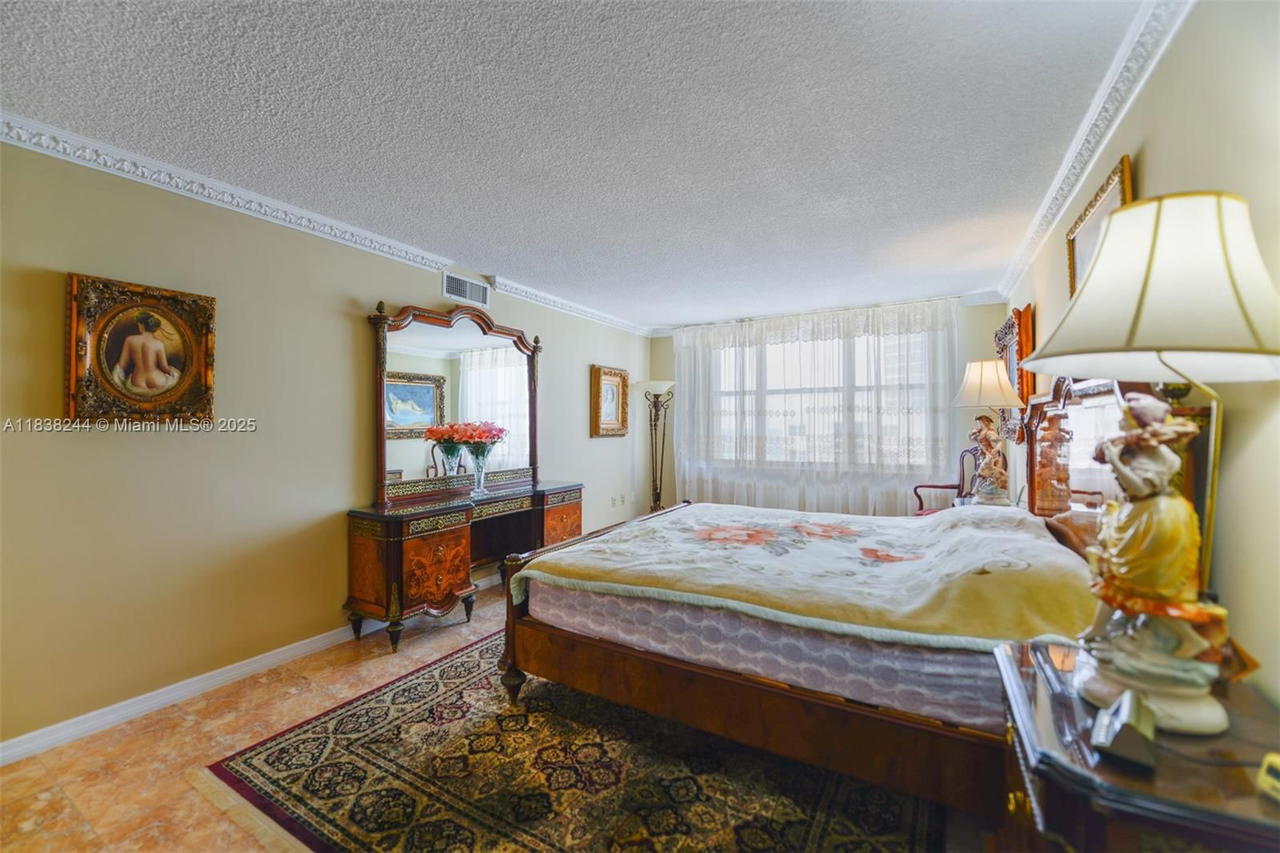Real estate property located at 2751 Ocean Dr #1707S, Broward, Aquarius Condo, Hollywood, FL
