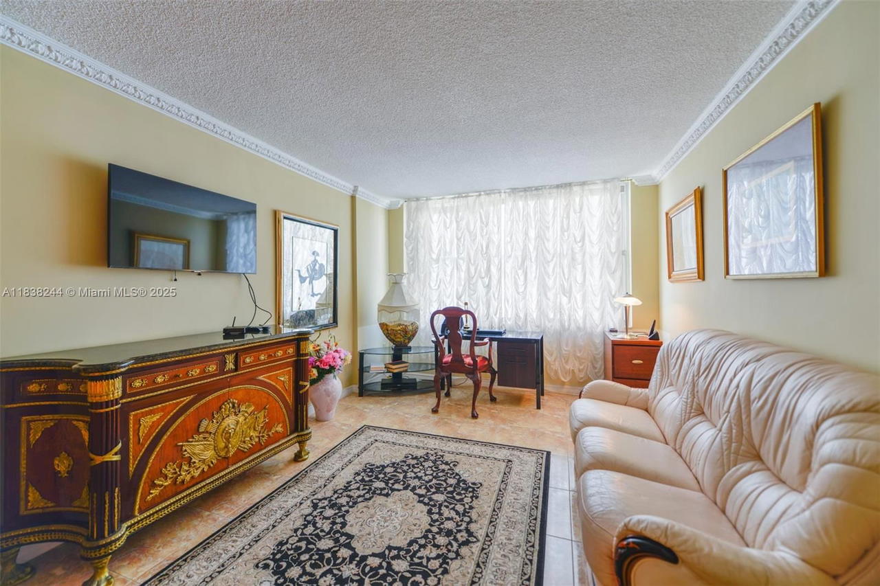 Real estate property located at 2751 Ocean Dr #1707S, Broward, Aquarius Condo, Hollywood, FL