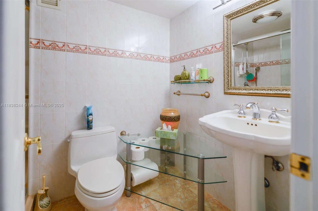 Real estate property located at 2751 Ocean Dr #1707S, Broward, Aquarius Condo, Hollywood, FL
