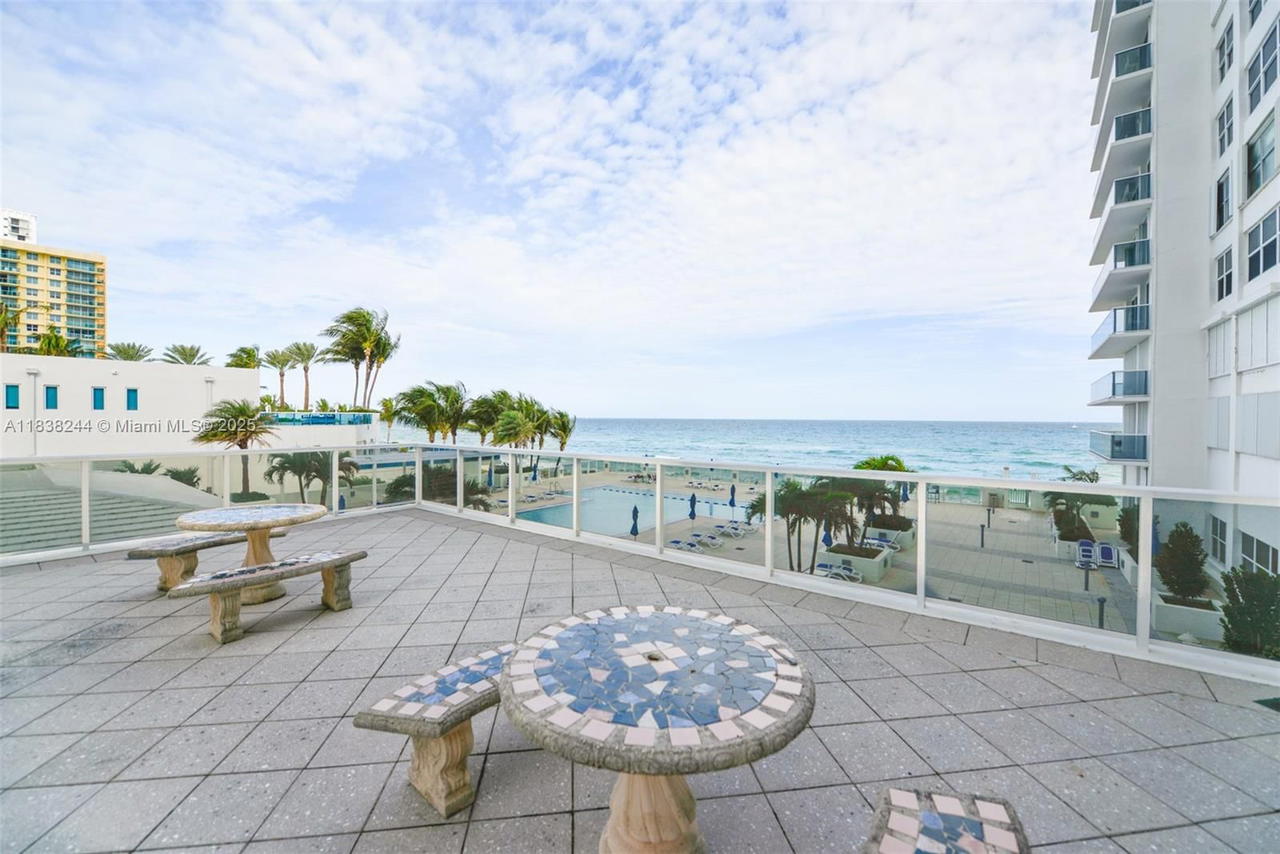 Real estate property located at 2751 Ocean Dr #1707S, Broward, Aquarius Condo, Hollywood, FL