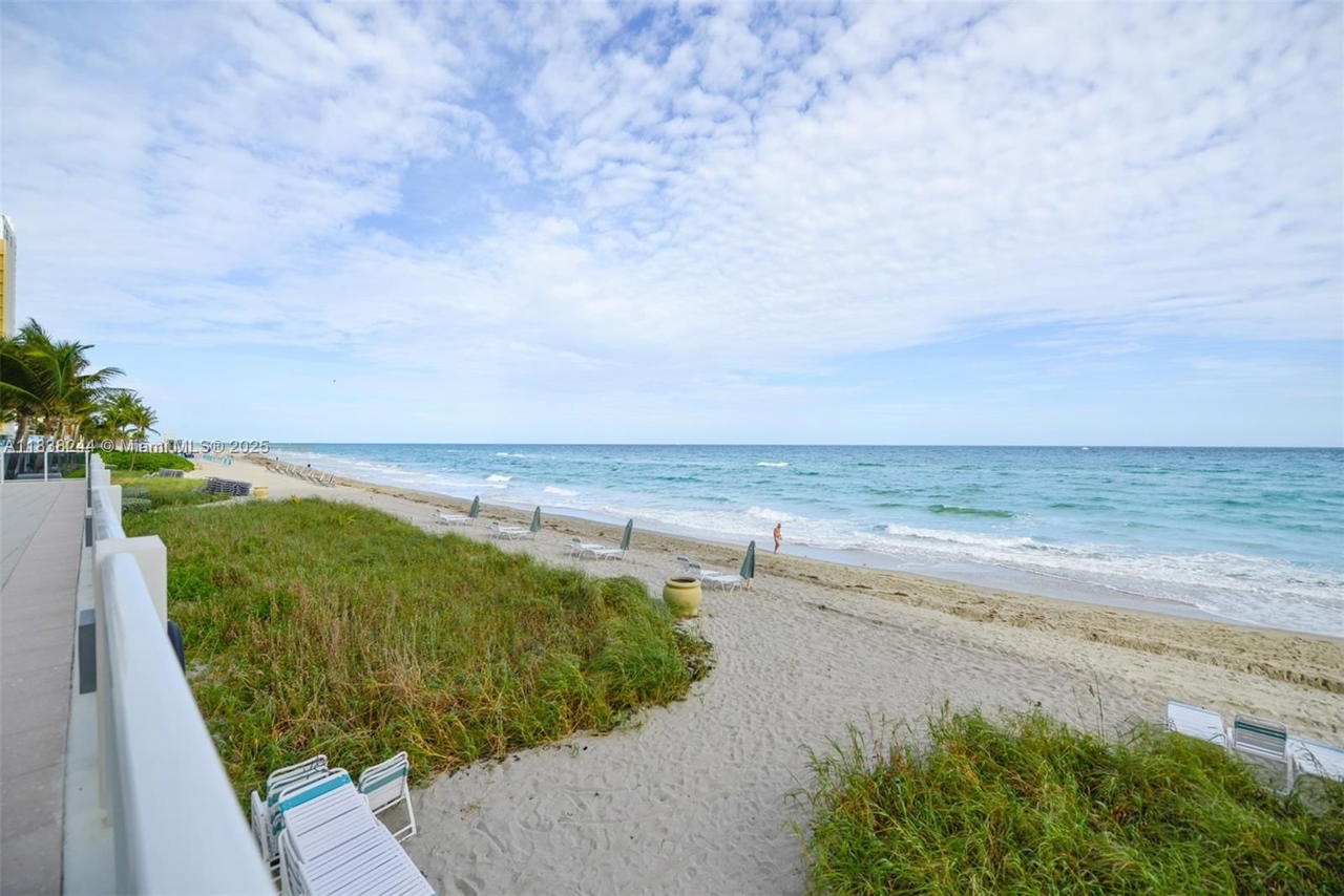 Real estate property located at 2751 Ocean Dr #1707S, Broward, Aquarius Condo, Hollywood, FL