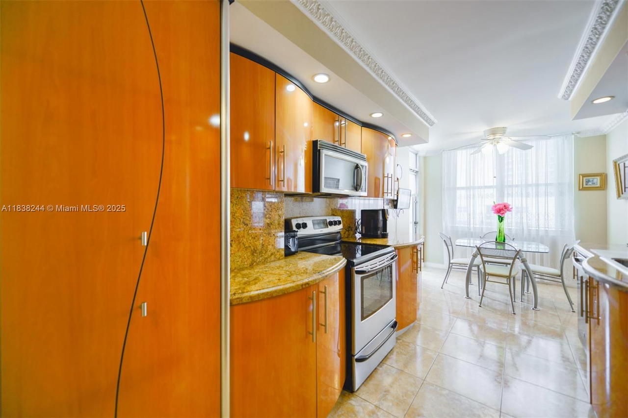 Real estate property located at 2751 Ocean Dr #1707S, Broward, Aquarius Condo, Hollywood, FL
