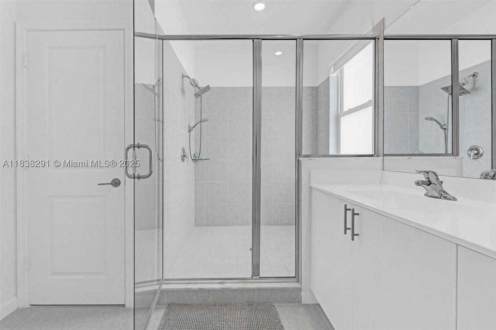 Real estate property located at 14864 163rd Ter, Miami-dade, Kings Grove, Miami, FL