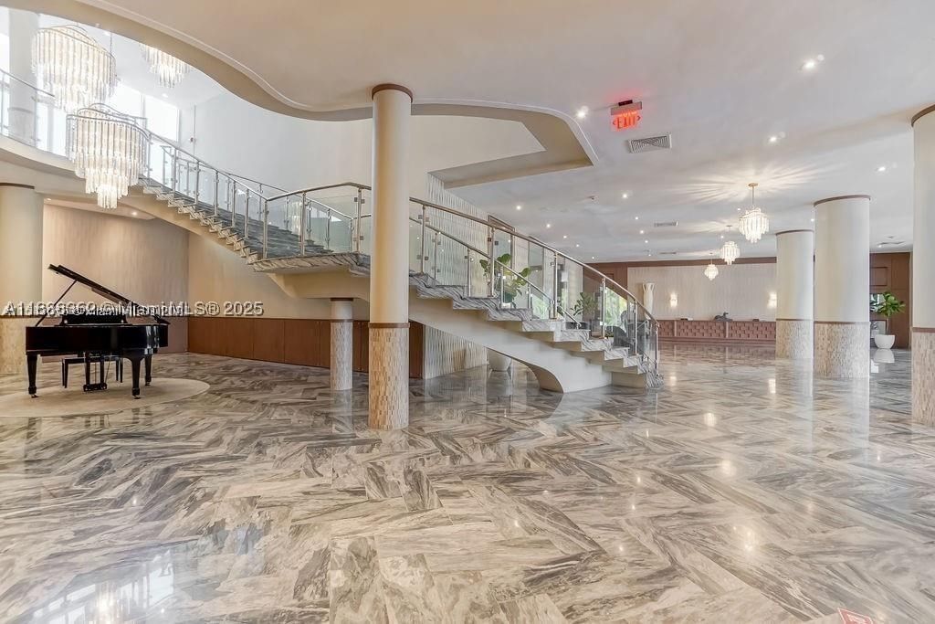 Real estate property located at 5401 Collins Ave #514, Miami-dade, The Carriage House Condo, Miami Beach, FL