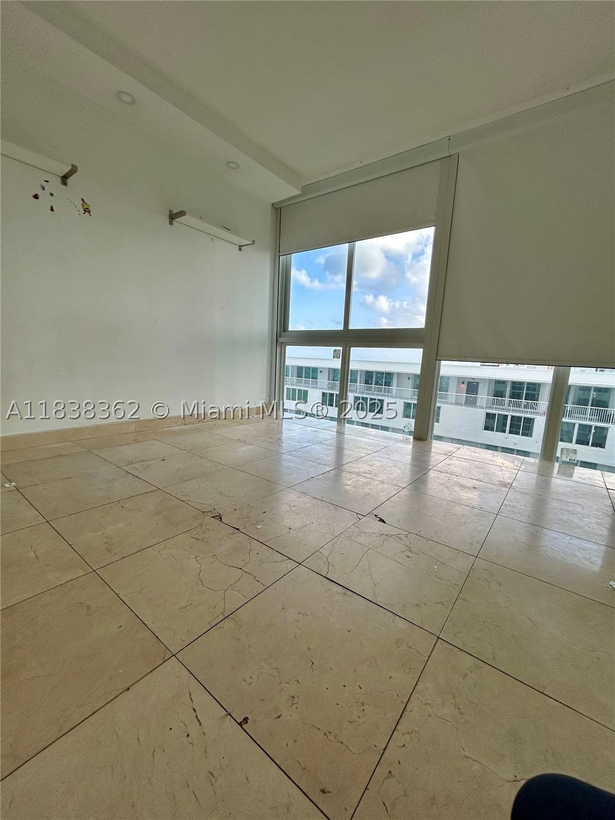 Real estate property located at 5401 Collins Ave #514, Miami-dade, The Carriage House Condo, Miami Beach, FL