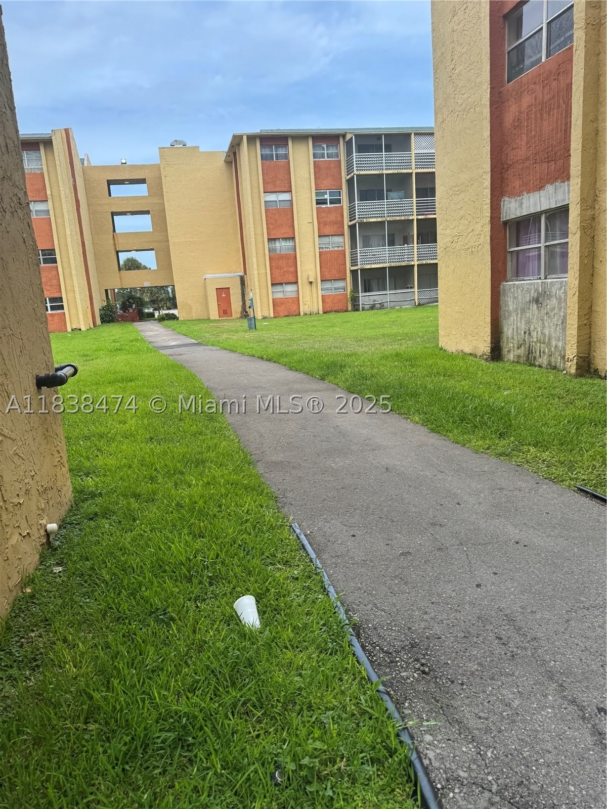 Real estate property located at 3610 21st St #413, Broward, 4942 30 Ba 222i Condominiu, Lauderdale Lakes, FL