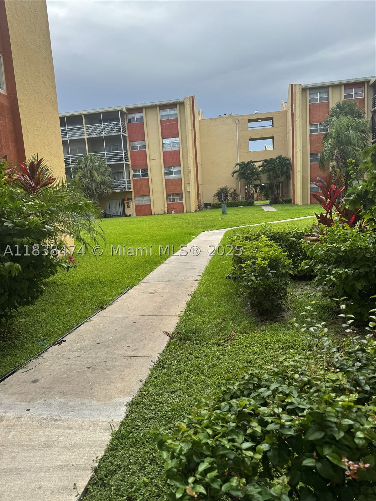 Real estate property located at 3610 21st St #413, Broward, 4942 30 Ba 222i Condominiu, Lauderdale Lakes, FL