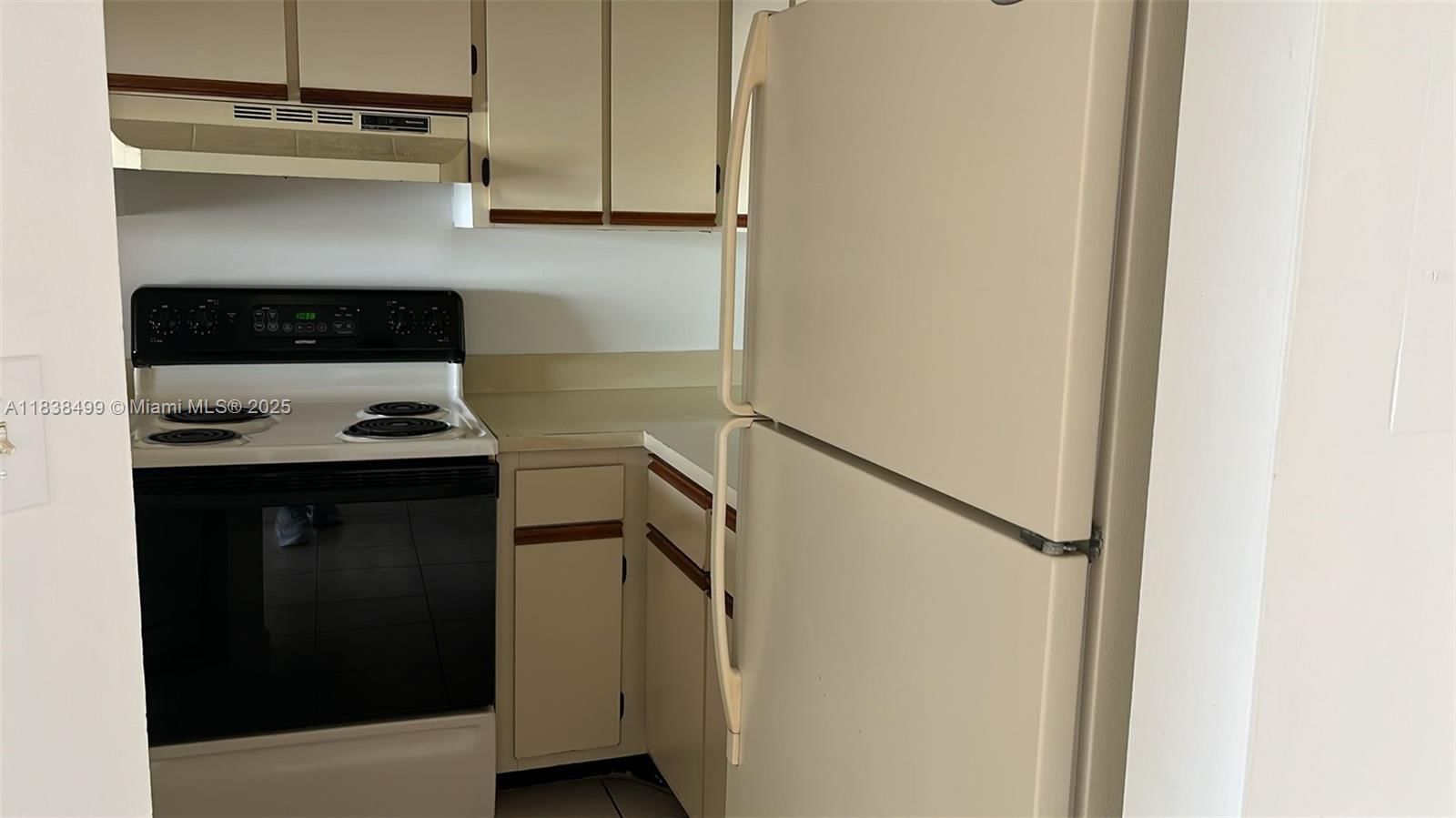 Real estate property located at 5200 31st Ave L217, Broward, Villas At Lakeview Condo, Fort Lauderdale, FL