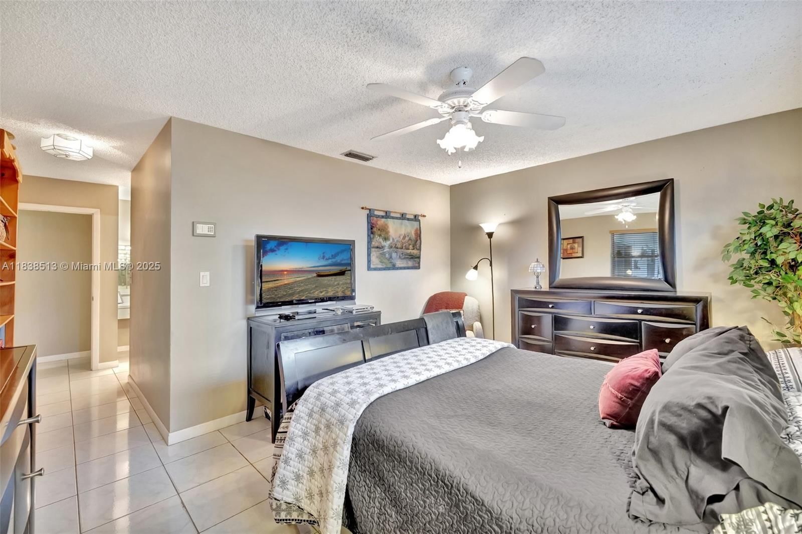 Real estate property located at 5911 Epsom Ln, Broward, Hawkes Bluff, Davie, FL