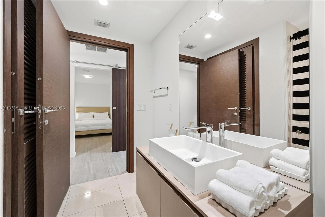 Real estate property located at 1000 Brickell Plz #2805, Miami-dade, Brickell Flatiron Condo, Miami, FL