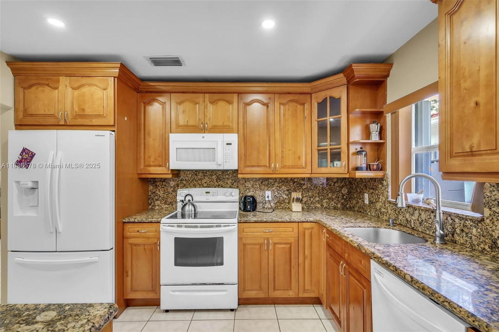 Real estate property located at 2761 33rd Ct, Miami-dade, Silver Bluff Gardens, Miami, FL