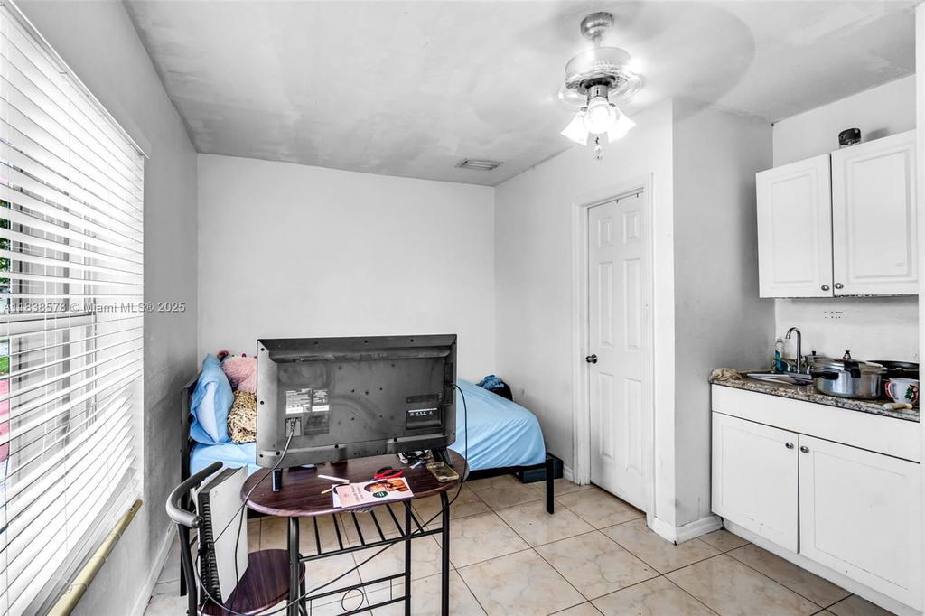 Real estate property located at 2761 33rd Ct, Miami-dade, Silver Bluff Gardens, Miami, FL