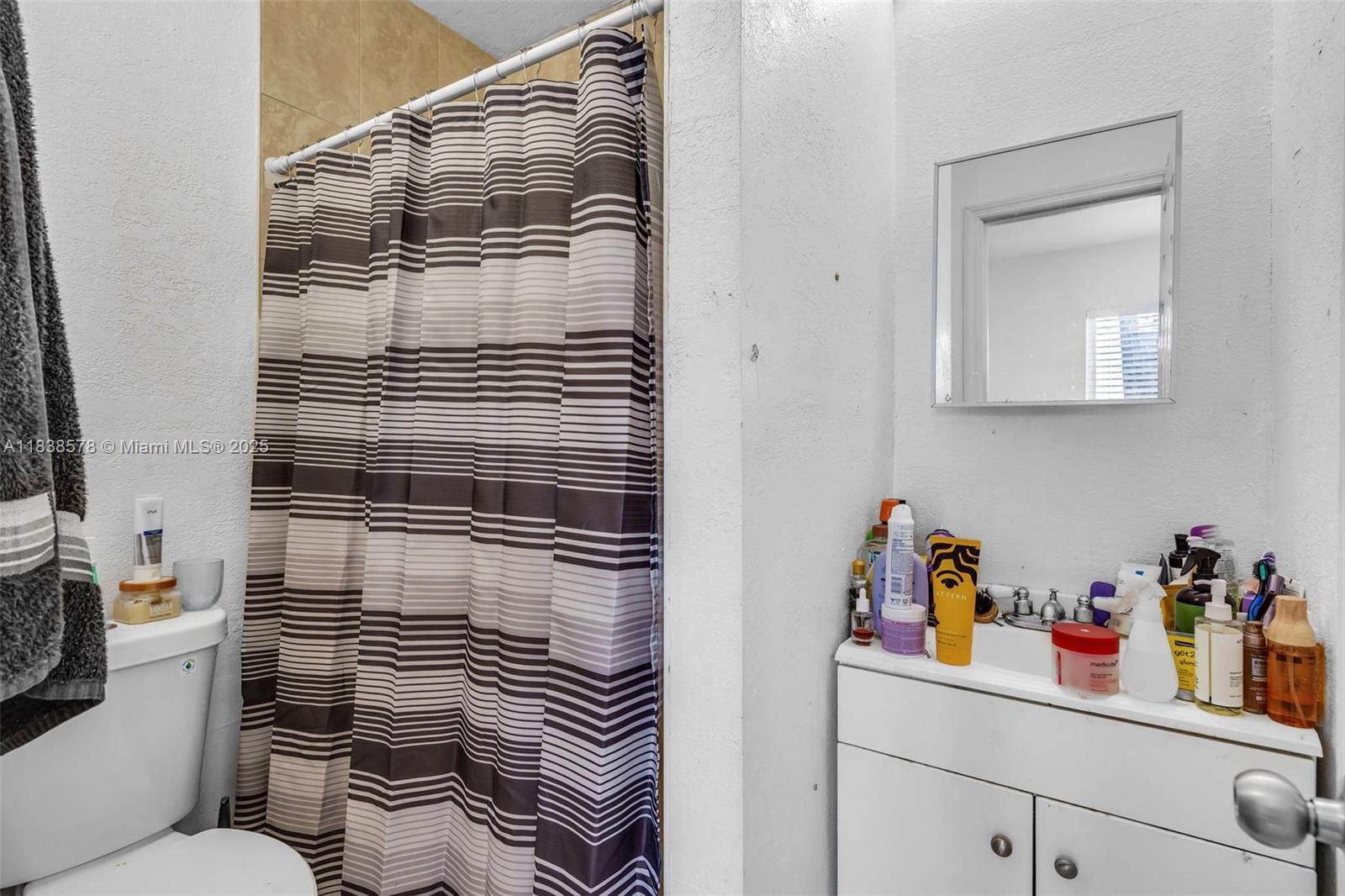 Real estate property located at 2761 33rd Ct, Miami-dade, Silver Bluff Gardens, Miami, FL