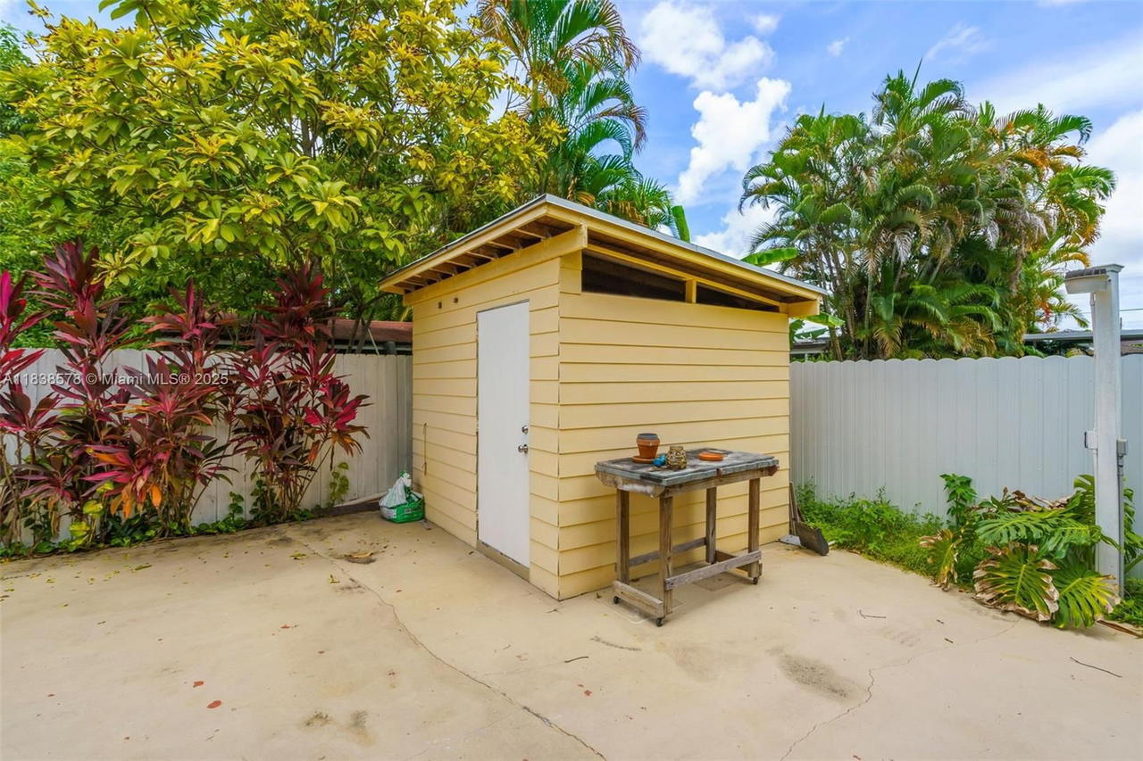 Real estate property located at 2761 33rd Ct, Miami-dade, Silver Bluff Gardens, Miami, FL