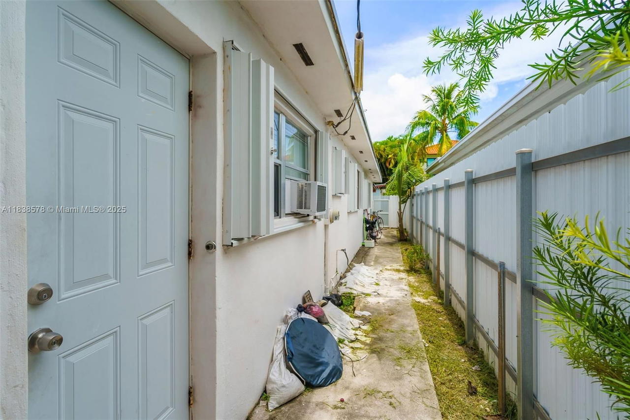 Real estate property located at 2761 33rd Ct, Miami-dade, Silver Bluff Gardens, Miami, FL