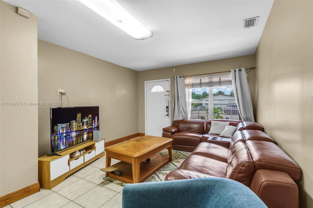 Real estate property located at 2761 33rd Ct, Miami-dade, Silver Bluff Gardens, Miami, FL
