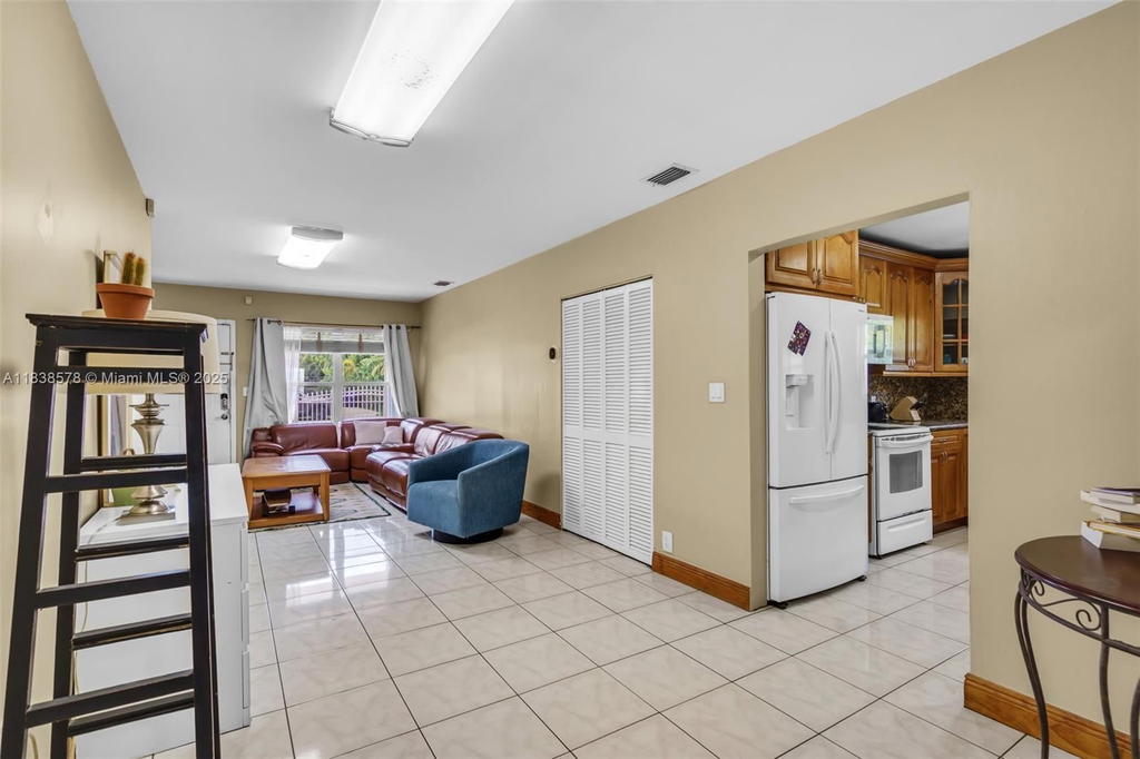 Real estate property located at 2761 33rd Ct, Miami-dade, Silver Bluff Gardens, Miami, FL