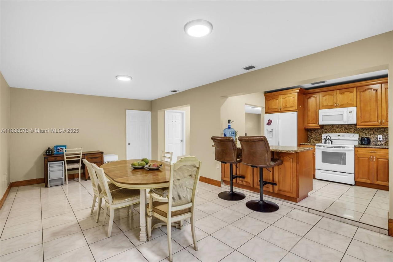 Real estate property located at 2761 33rd Ct, Miami-dade, Silver Bluff Gardens, Miami, FL