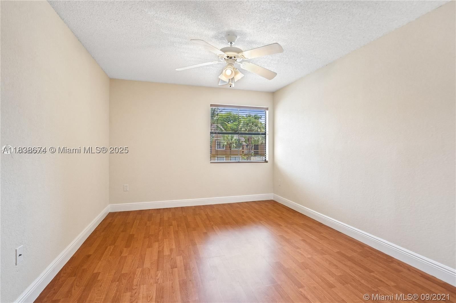 Real estate property located at 10670 156th Pl #304, Miami-dade, Vista Lago At The Hammock, Miami, FL