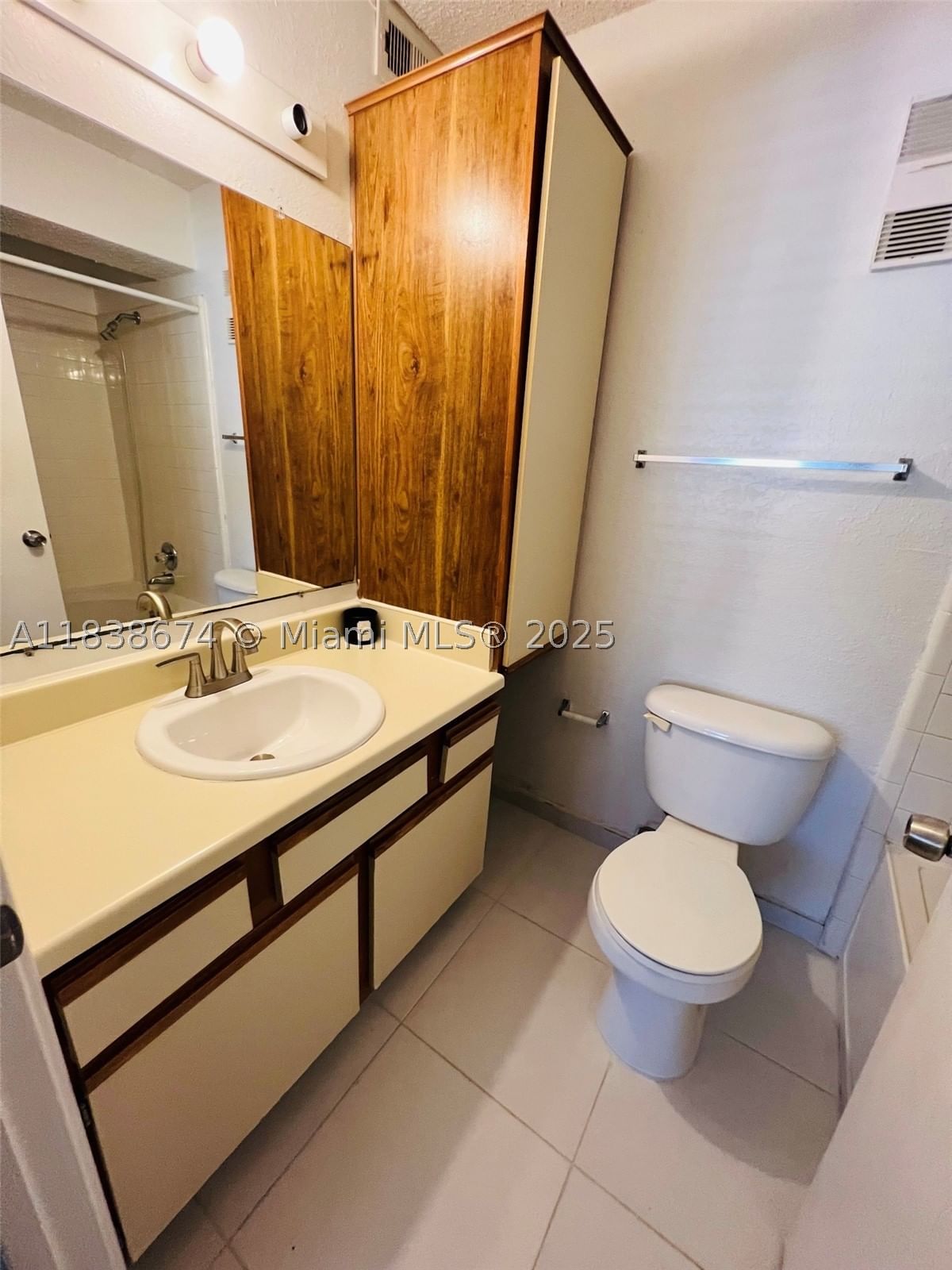 Real estate property located at 10670 156th Pl #304, Miami-dade, Vista Lago At The Hammock, Miami, FL