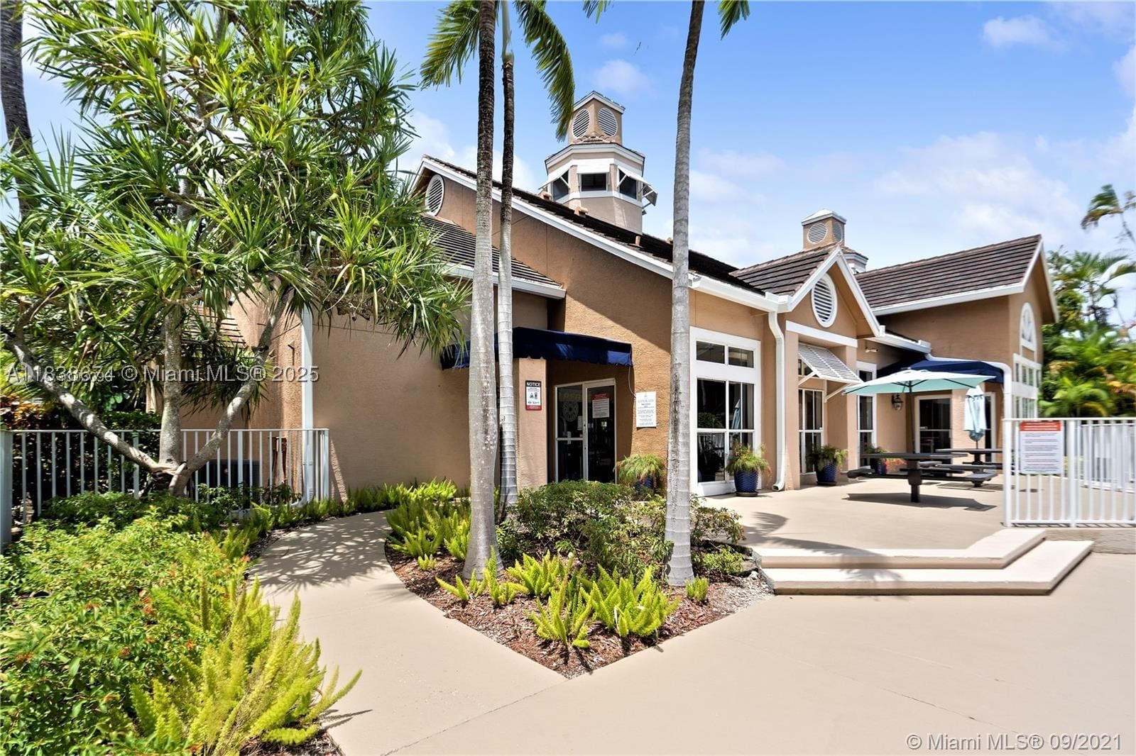 Real estate property located at 10670 156th Pl #304, Miami-dade, Vista Lago At The Hammock, Miami, FL