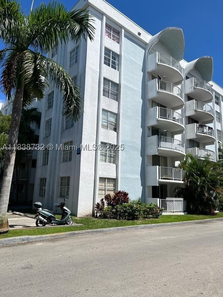 Real estate property located at 498 165th St Rd D-407, Miami-dade, Montecarlo Condo, Miami, FL