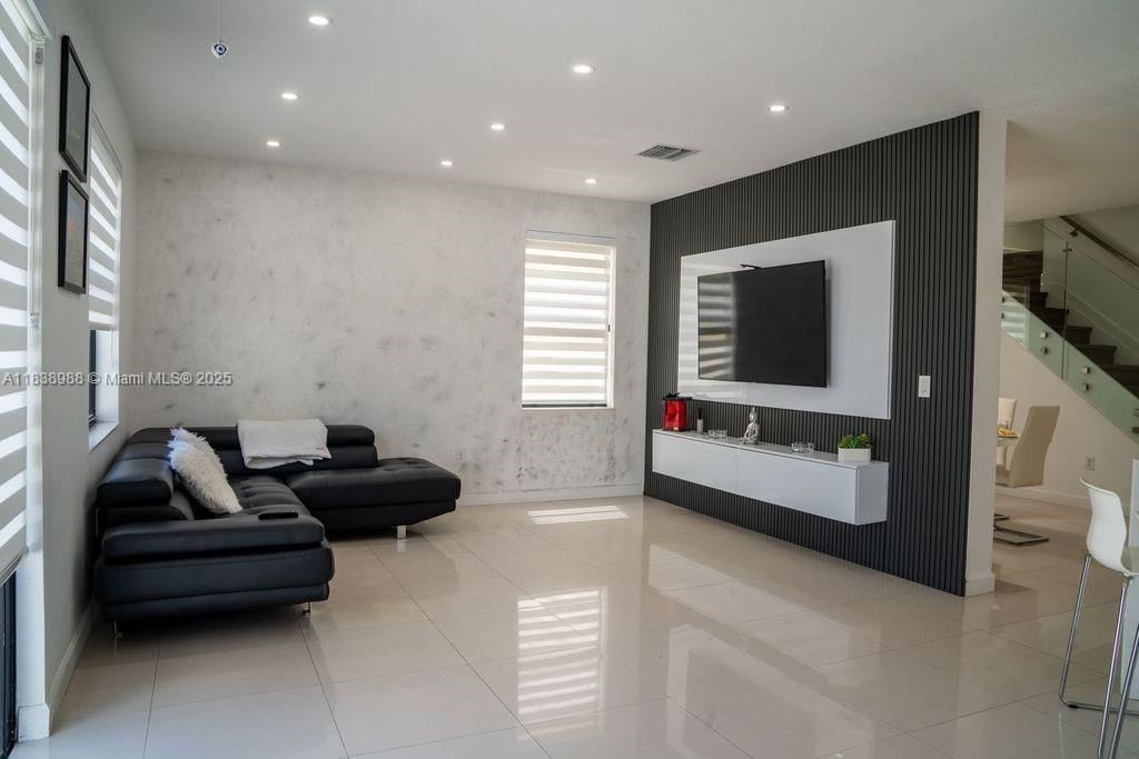 Real estate property located at , Miami-dade, Bellagio, Hialeah, FL