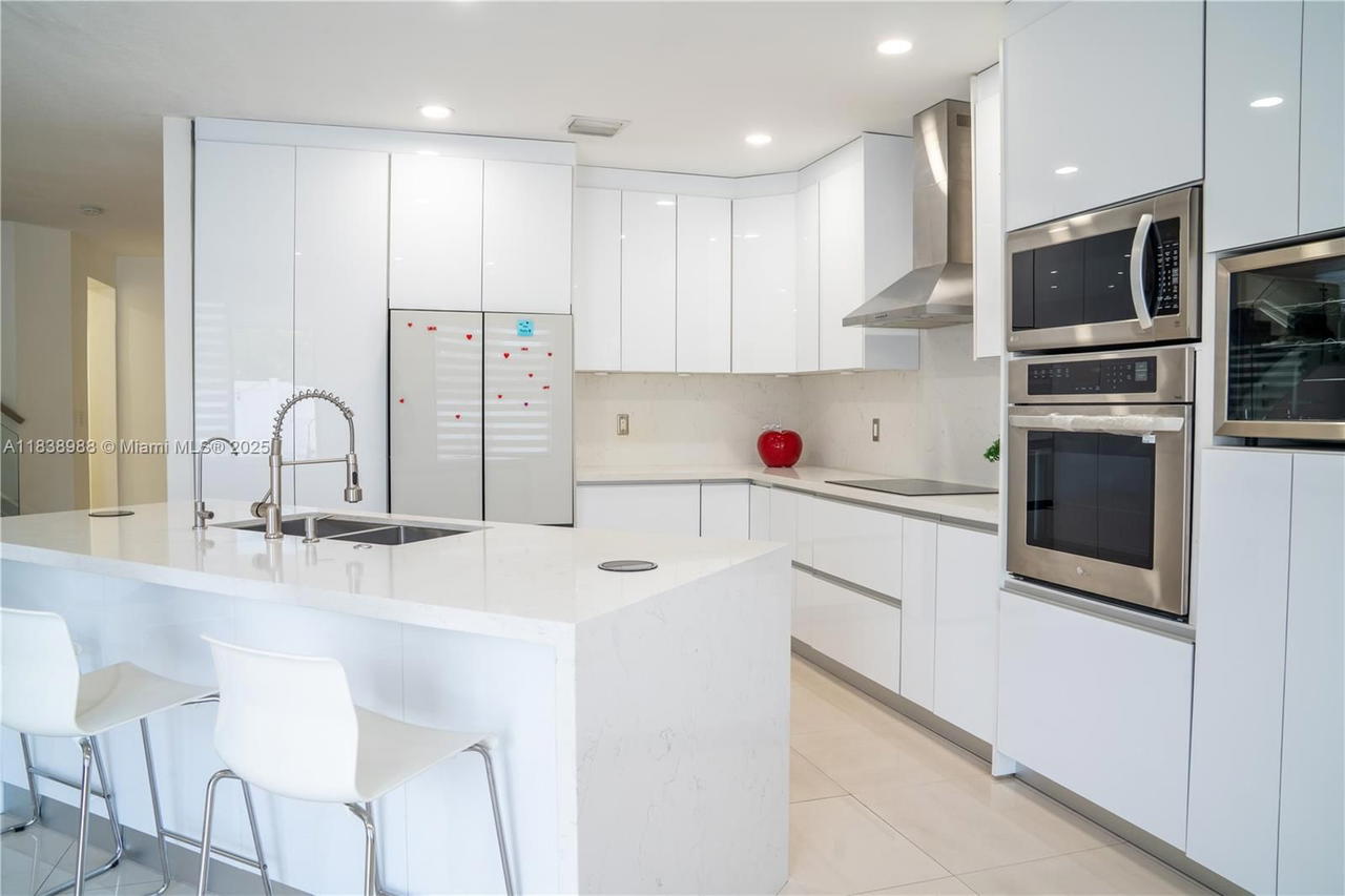 Real estate property located at , Miami-dade, Bellagio, Hialeah, FL