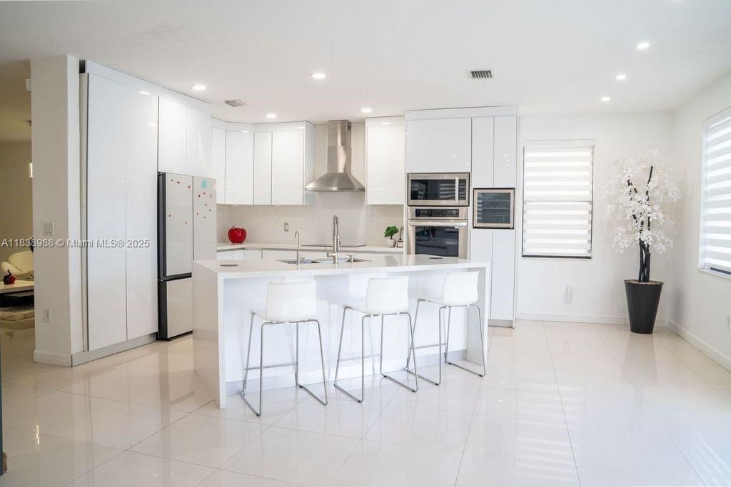 Real estate property located at , Miami-dade, Bellagio, Hialeah, FL