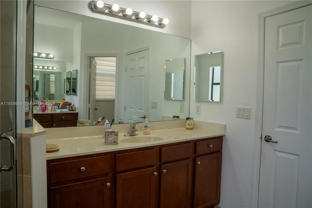 Real estate property located at , Miami-dade, Bellagio, Hialeah, FL