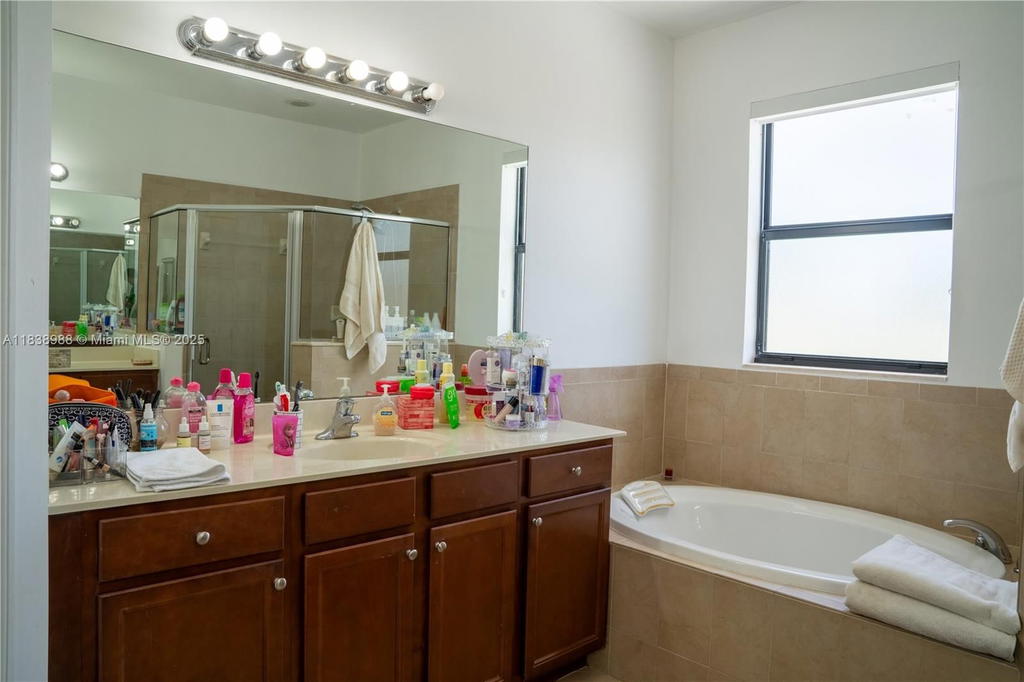 Real estate property located at , Miami-dade, Bellagio, Hialeah, FL