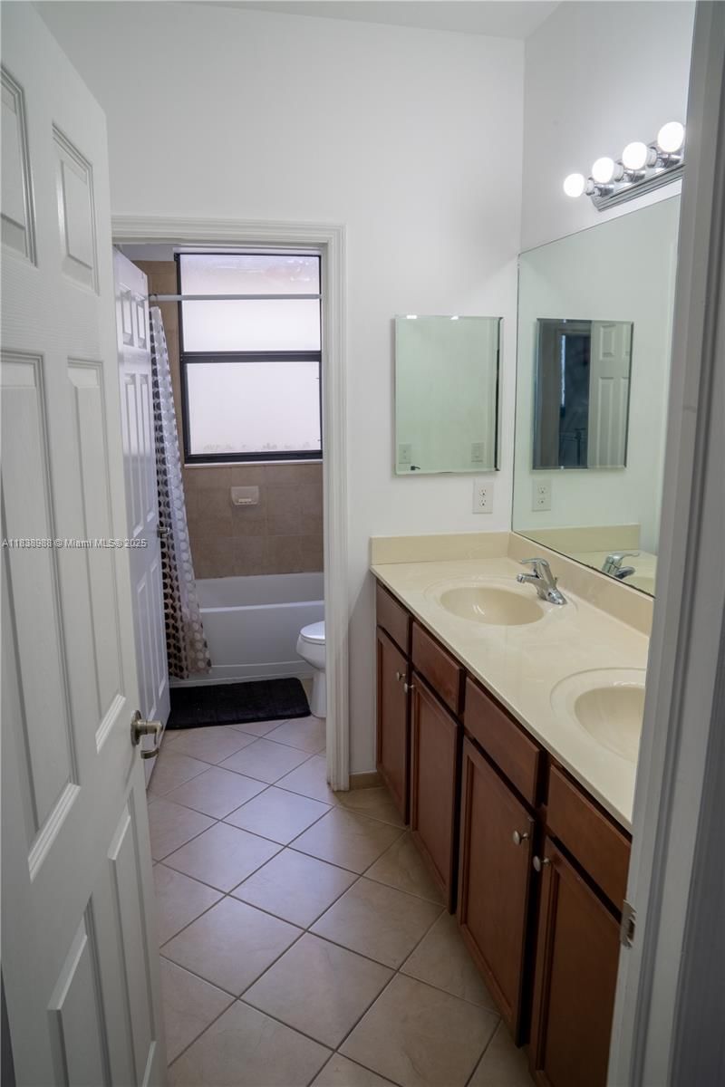 Real estate property located at , Miami-dade, Bellagio, Hialeah, FL
