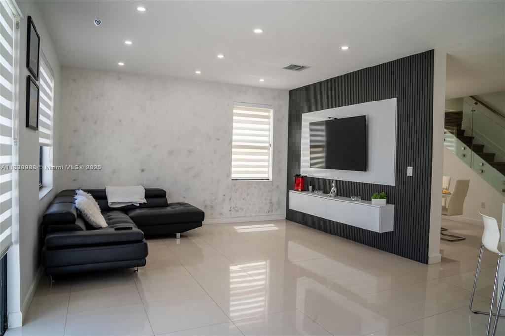 Real estate property located at , Miami-dade, Bellagio, Hialeah, FL