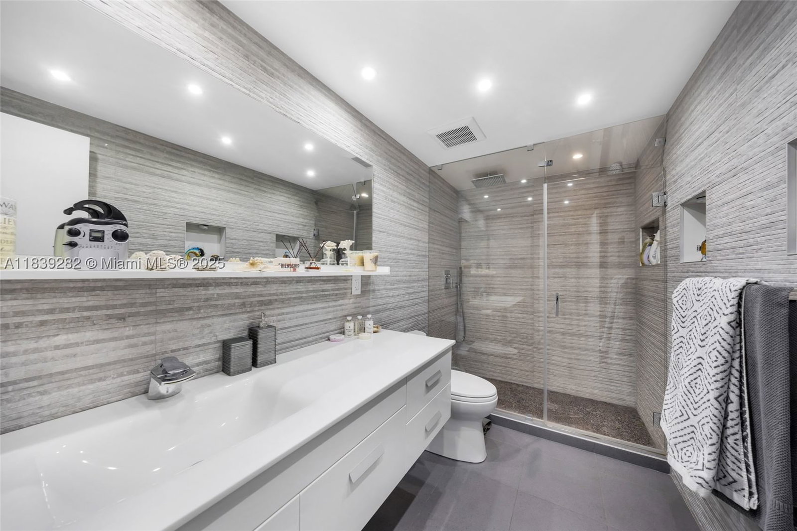 Real estate property located at 9801 Collins Ave #16U, Miami-dade, Balmoral Condo, Bal Harbour, FL
