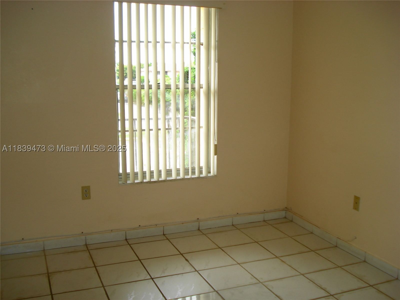Real estate property located at 5755 20 Ave #206, Miami-dade, Westland Gardens, Hialeah, FL
