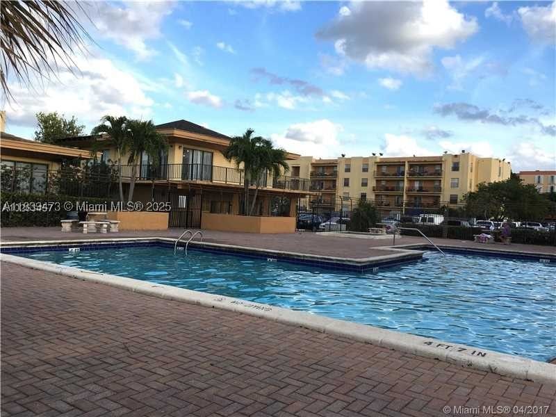 Real estate property located at 5755 20 Ave #206, Miami-dade, Westland Gardens, Hialeah, FL