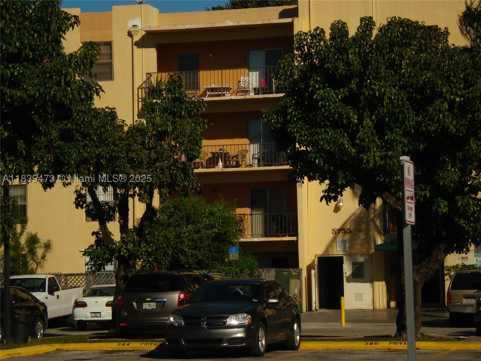 Real estate property located at 5755 20 Ave #206, Miami-dade, Westland Gardens, Hialeah, FL