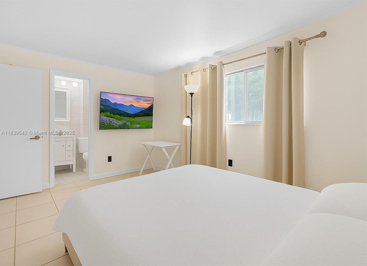 Real estate property located at 8415 107th Ave #130W, Miami-dade, Kendall Acres West Condo, Miami, FL