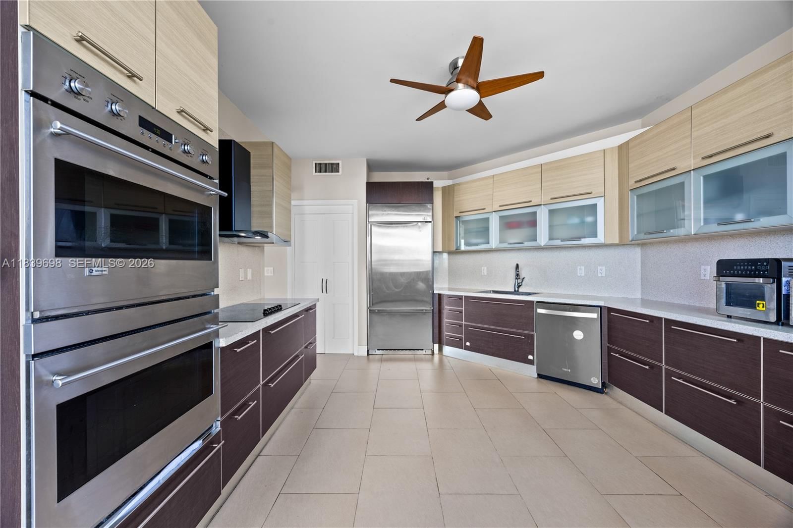 Real estate property located at 300 Pointe Dr #501, Miami-dade, Portofino Tower Condo, Miami Beach, FL