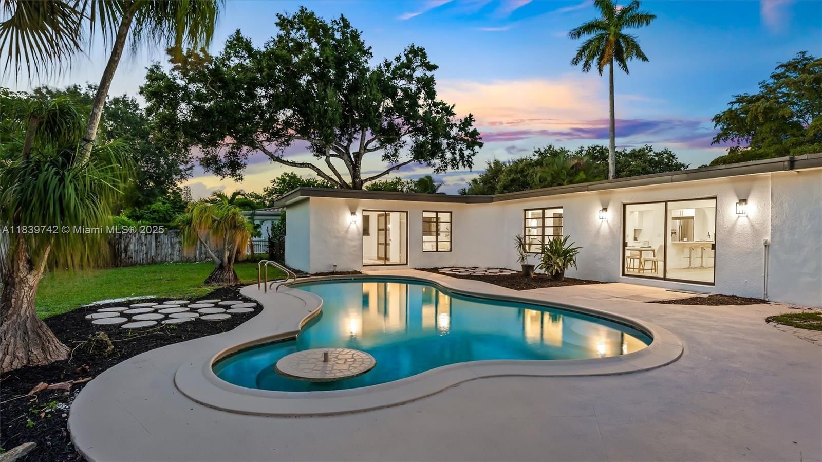 Real estate property located at 885 Azalea Ct, Broward, Plantation Gardens 2nd Se, Plantation, FL
