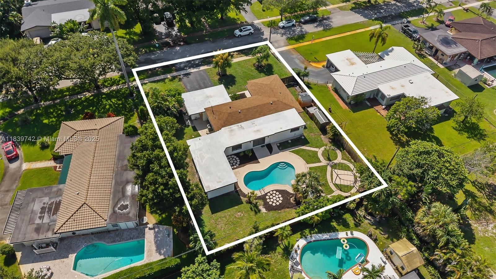 Real estate property located at 885 Azalea Ct, Broward, Plantation Gardens 2nd Se, Plantation, FL
