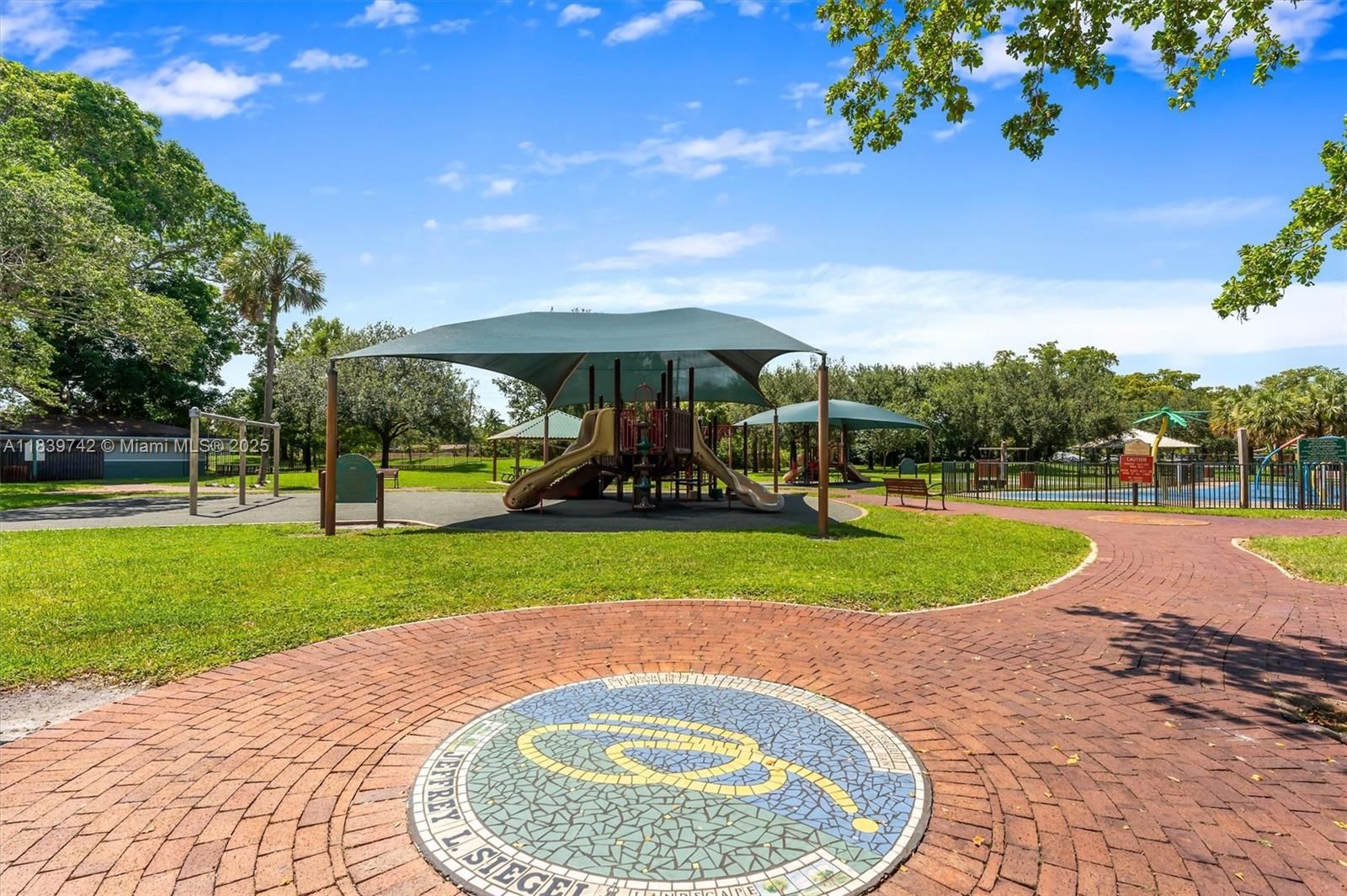Real estate property located at 885 Azalea Ct, Broward, Plantation Gardens 2nd Se, Plantation, FL