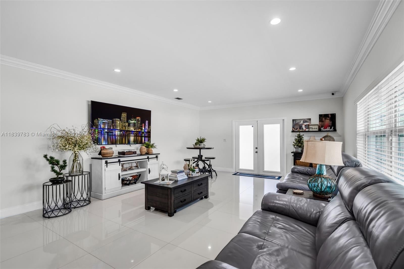 Real estate property located at 3501 Fairfax Dr, Broward, Fairfax Brolliar Add Sec, Fort Lauderdale, FL