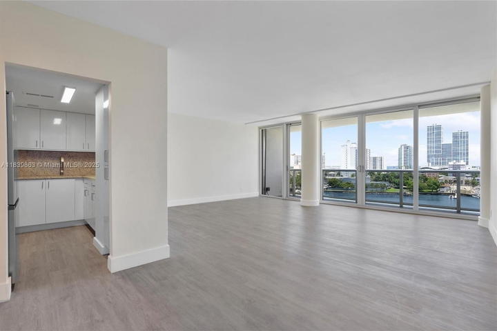 Real estate property located at 900 Bay Dr #718+Dock Slip available, Miami-dade, King Cole Condo, Miami Beach, FL